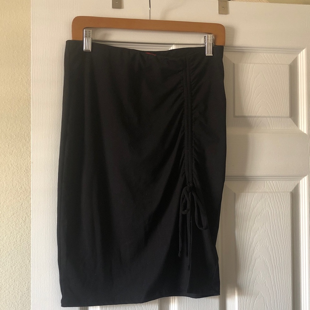 Black French waist no zipper pull on skirt.